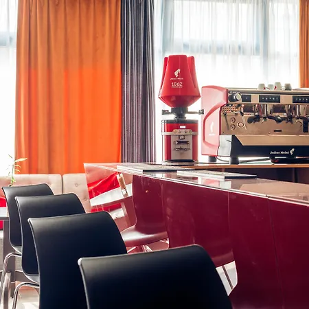 Готель Ramada By Wyndham
