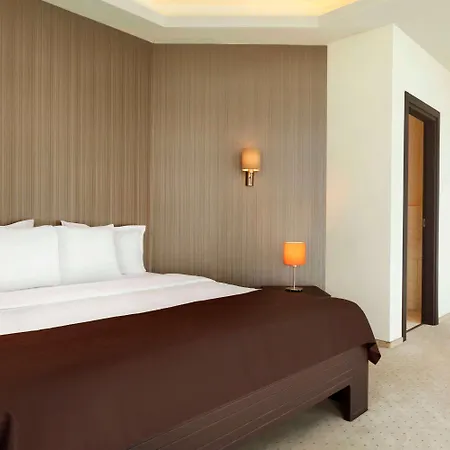 Готель Ramada By Wyndham