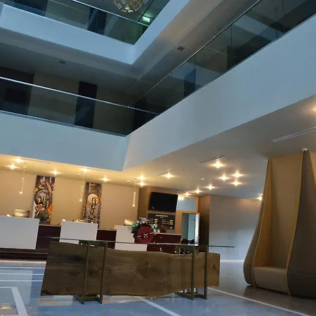 Готель Ramada By Wyndham 4*